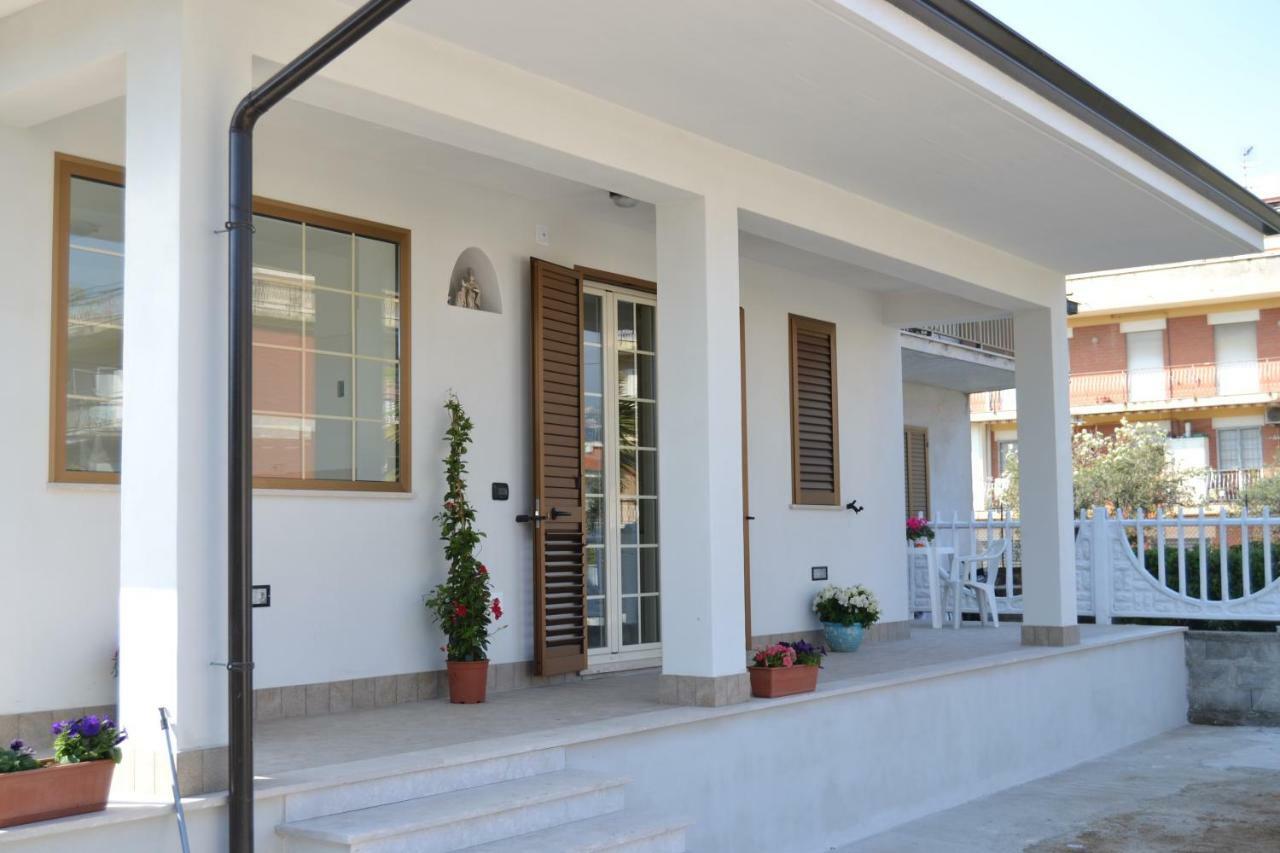 Guesthouse Holiday Formia Beach Exterior photo