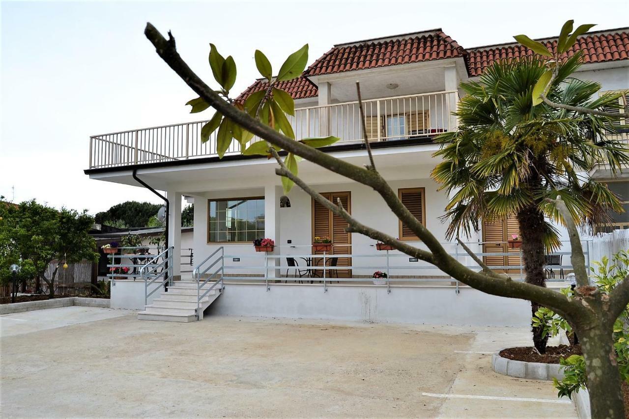 Guesthouse Holiday Formia Beach Exterior photo